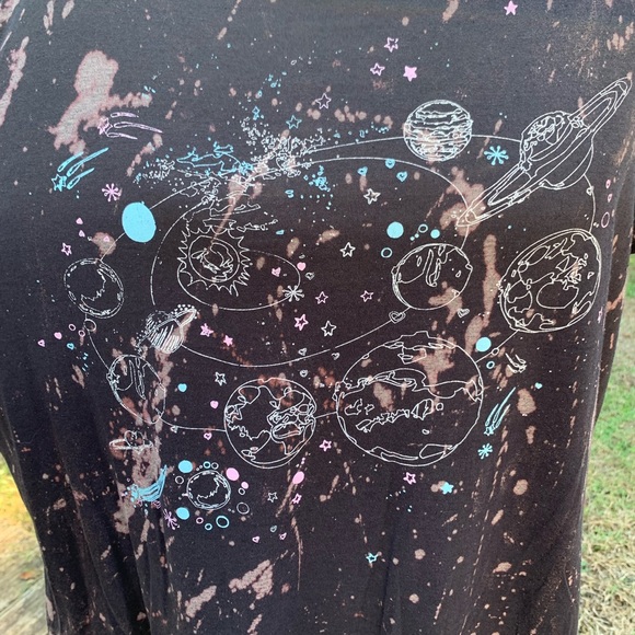 Splatter Bleached Outer Space Graphic Tee - Picture 2 of 4